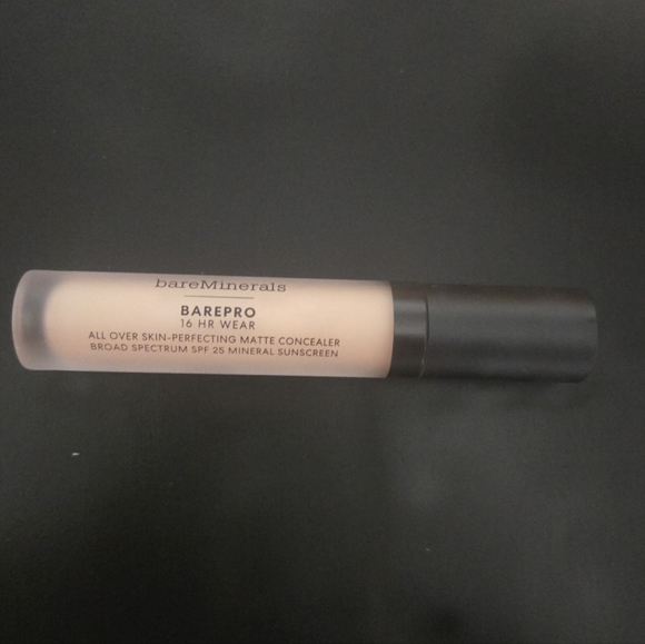 bareMinerals Fair 100 Cool Concealer - Picture 4 of 4